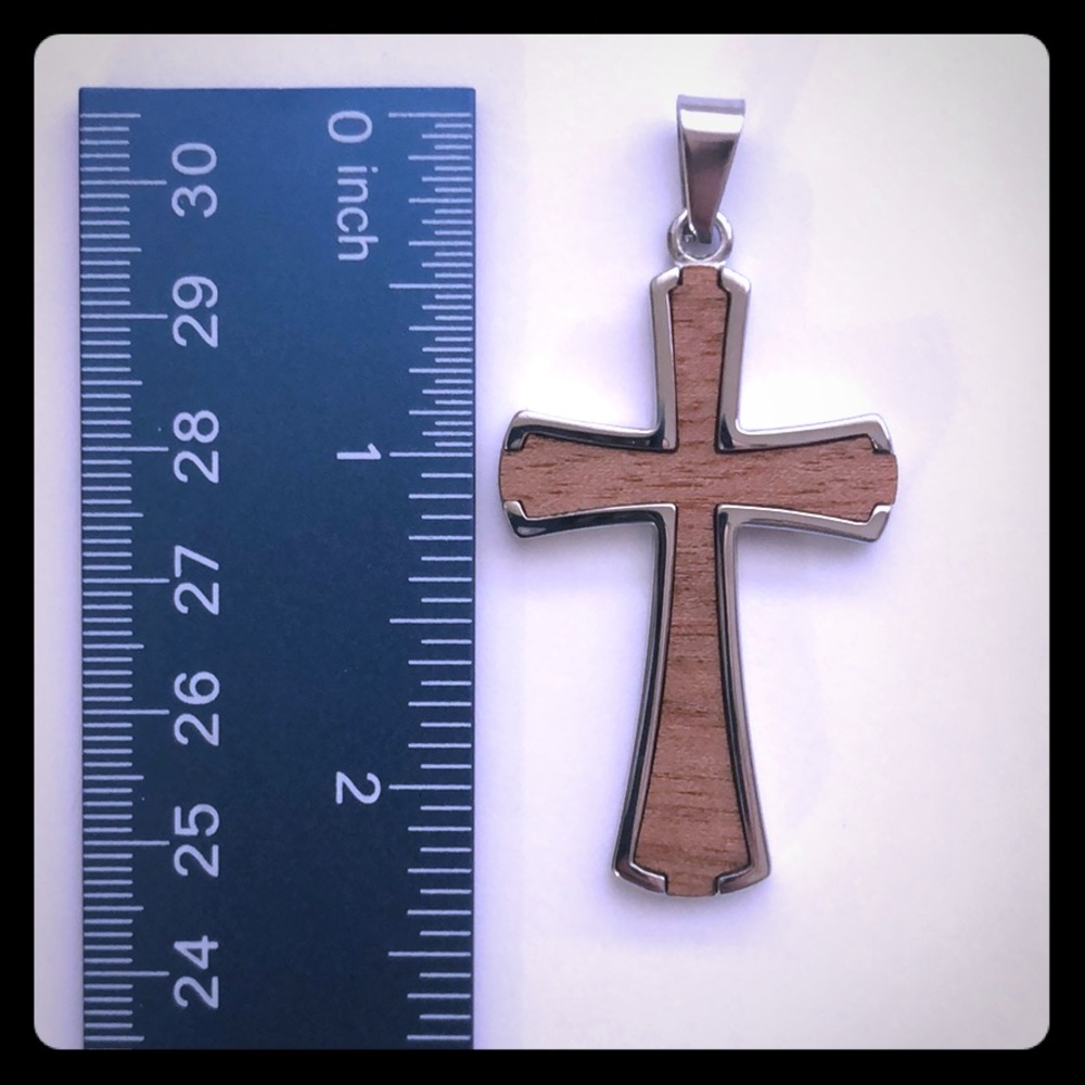 Stainless steel cross pendant. New!